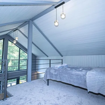 у лісі Holiday home *