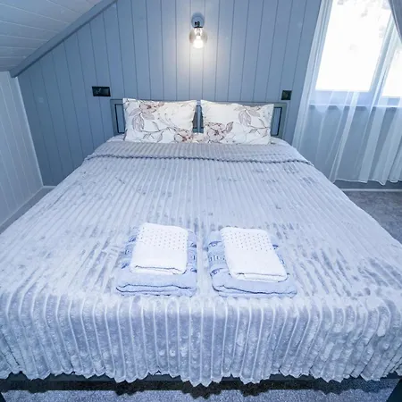 у лісі Holiday home *
