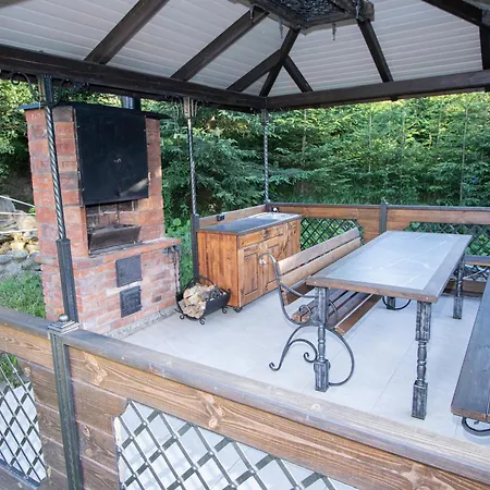 у лісі Holiday home Yablunytsya